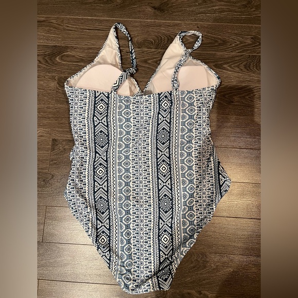 Swimsuit one piece - Picture 2 of 2